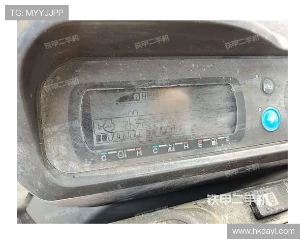 挖掘机显示屏黑屏故障